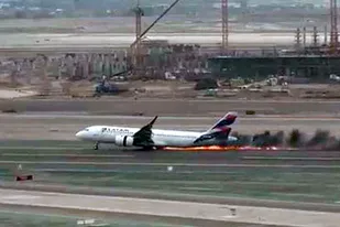 Avión de Latam chocó con camión en aeropuerto Jorge Chávez hay dos