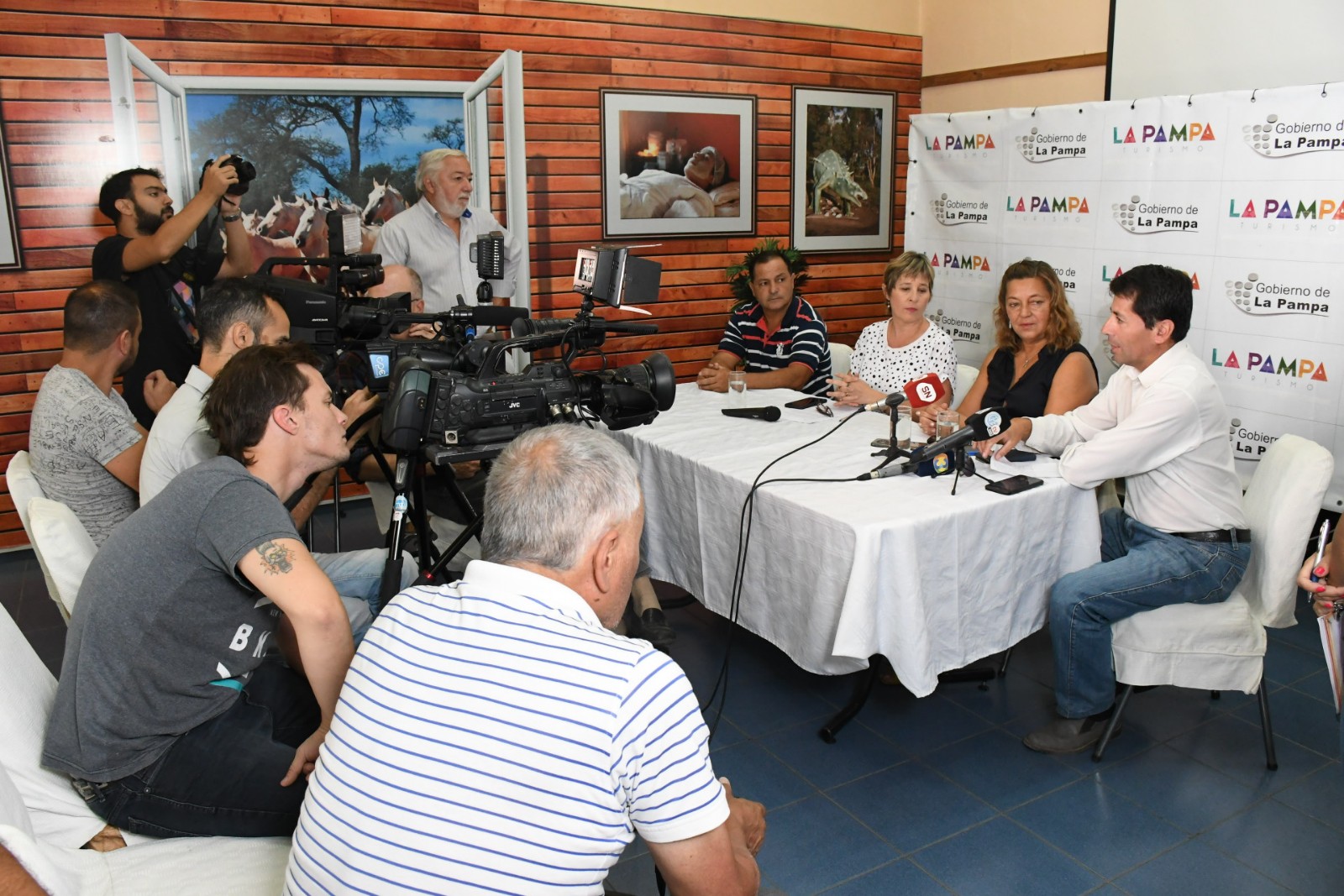 406748_gus_2961_copy_1600x1067