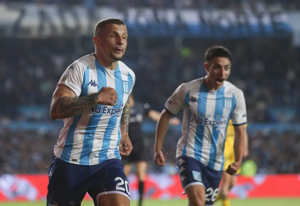 multimedia.normal.b28f82583d94cf8b.RmVzdGVqbyBkZSBSYWNpbmcgYnkgTkFfbm9ybWFsLndlYnA=