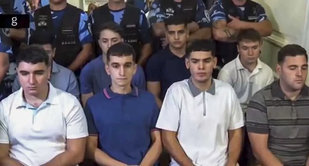 multimedia.normal.8a3e7f7ed7363300.5275676279657273206163757361646f73206279204e415f6e6f726d616c2e77656270