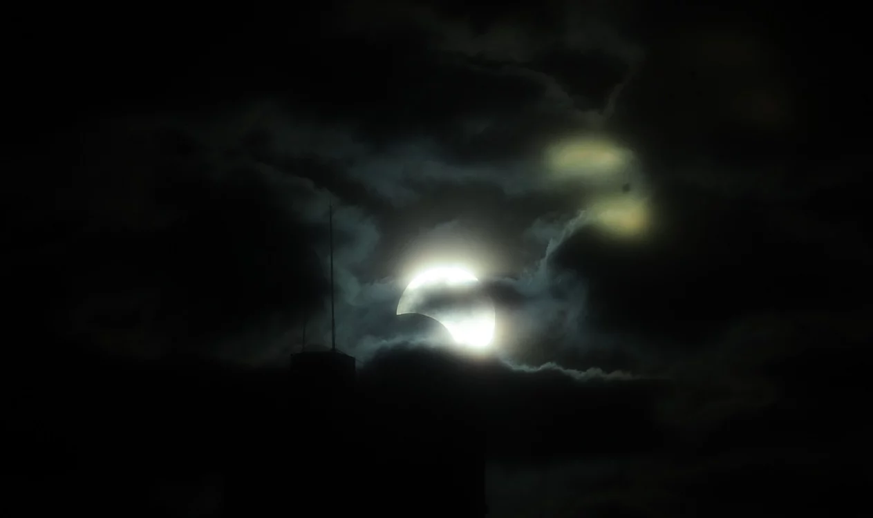 eclipse-total-de-sol-en___pnMxXemWK_0x750__2