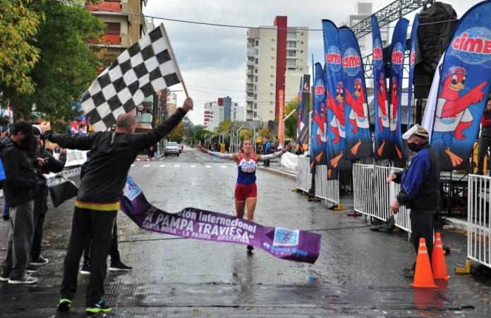 Dahyana-Juarez-llegada-21K-damas0de65036