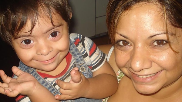 tomas-junto-a-mercedes-su-mama-pronto-viajaran-juntos-a-moscu