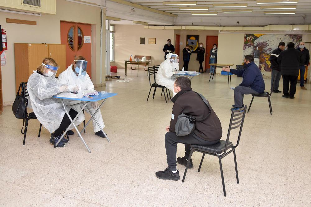 973851_covit-19-hisopados-en-esc.-221--17-