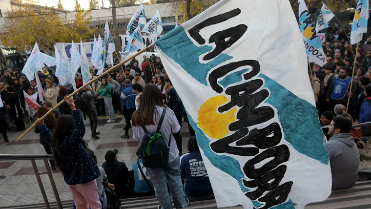 militantes-sentencia-cristina-fernandez-kirchner-6jpg