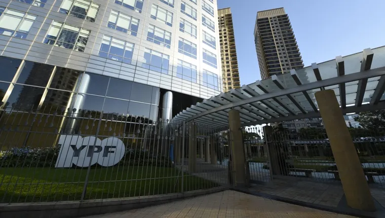 ypf-yacimiento-petroliferos-fiscales-nafta-combustible-petroleo-13jpg