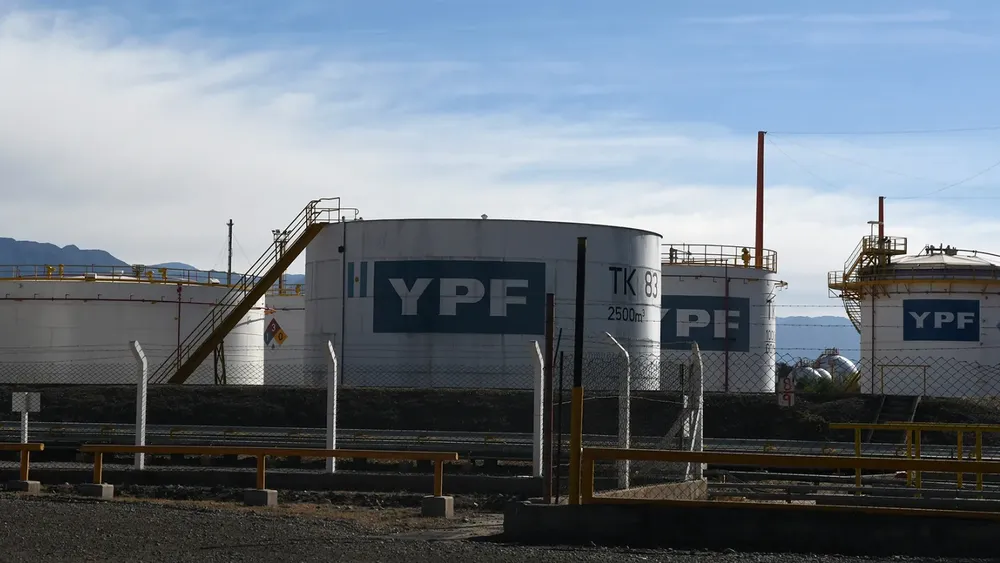 destileria-ypf-lujan-tanques-nafta-2jpg