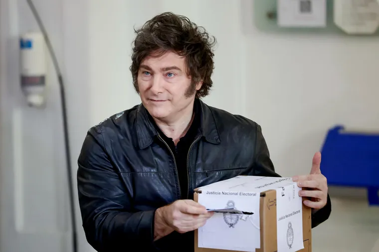 javier-milei-votando-voto-vota-elecciones-legislativas-2025