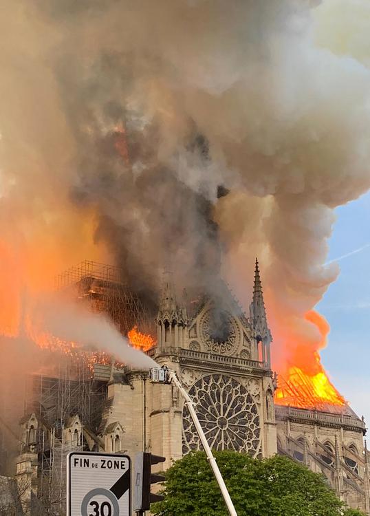 Incendio-catedral-de-Notre-Dame-Paris-Francia-12