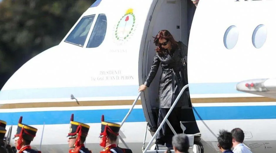 cristina-y-avion-presidencial-940x521