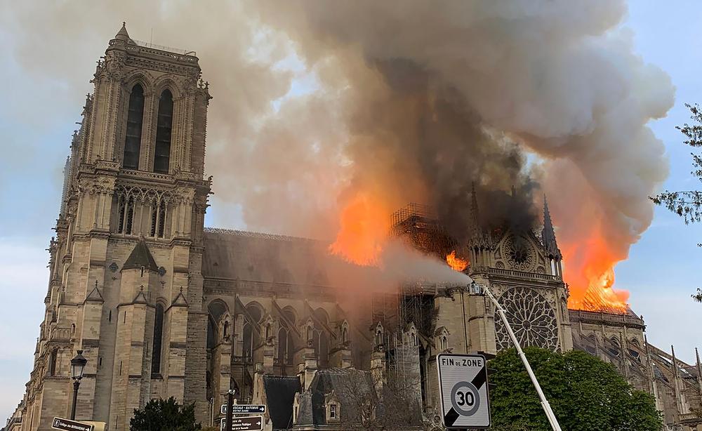 Incendio-catedral-de-Notre-Dame-Paris-Francia-17