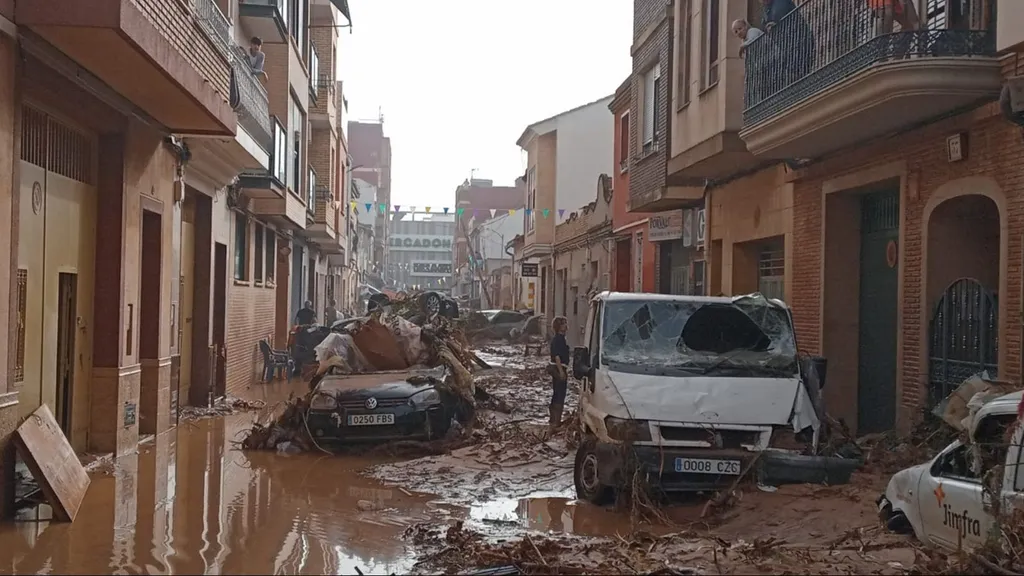 destrozos-en-massanassa-valencia-por-el-impacto-de-la-dana_824e