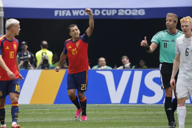 mikel-oyarzabal-festeja-el-primer-gol-espana-austria