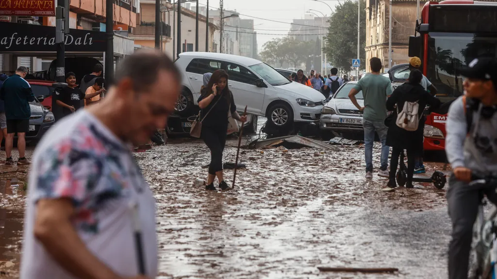 el-barrio-de-la-torre-de-valencia-destrozado-por-la-gota-fria-mas-adversa-del-siglo-en-la-region_3c0d
