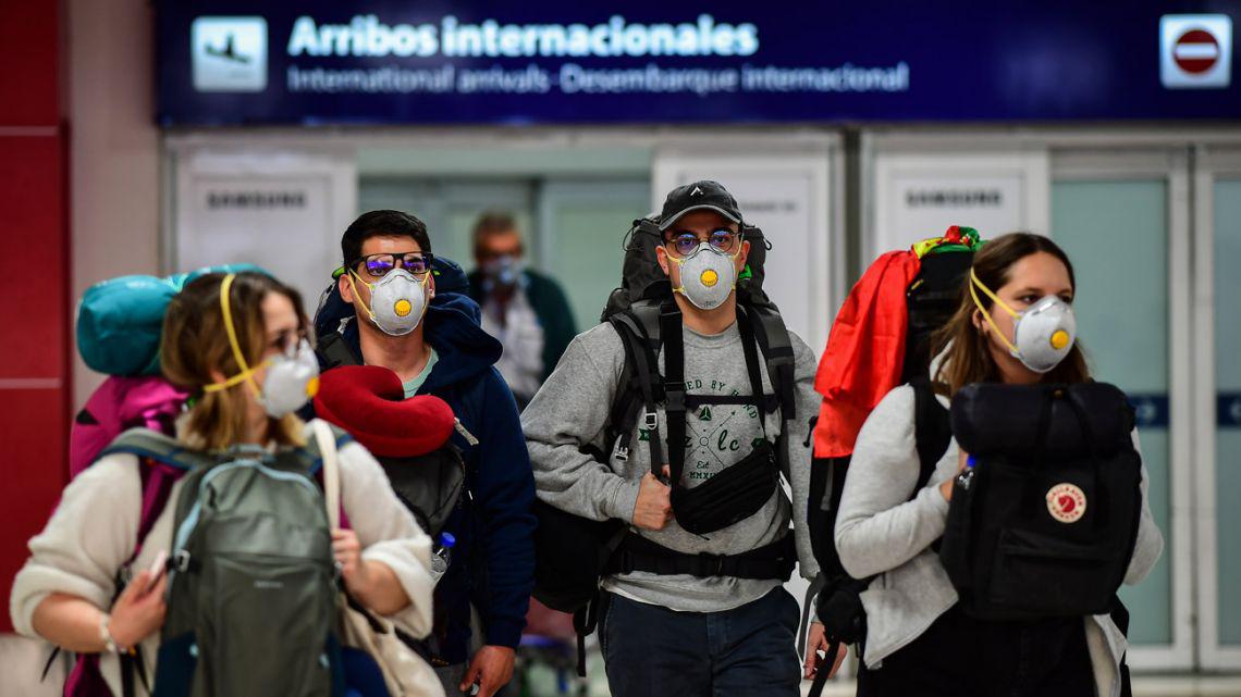 coronavirus-ezeiza-airport-stock-926006