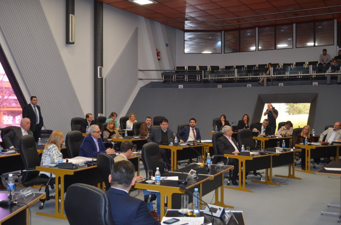 diputadossesion-1170x774