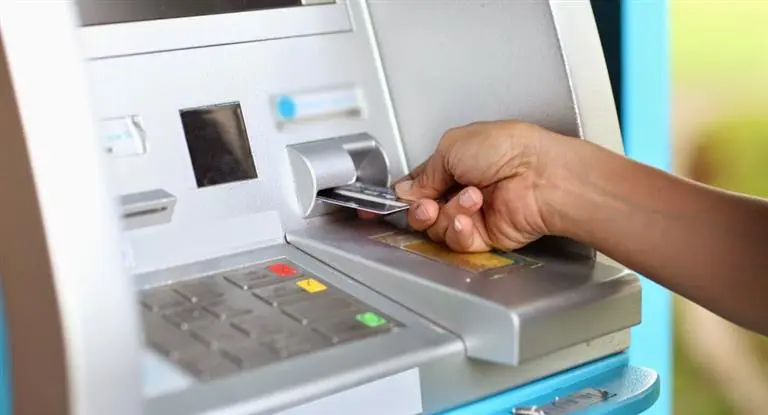 CajeroAutomatico_TarjetaDebito_10enero2017