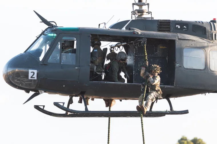 presti-compra-black-hawks