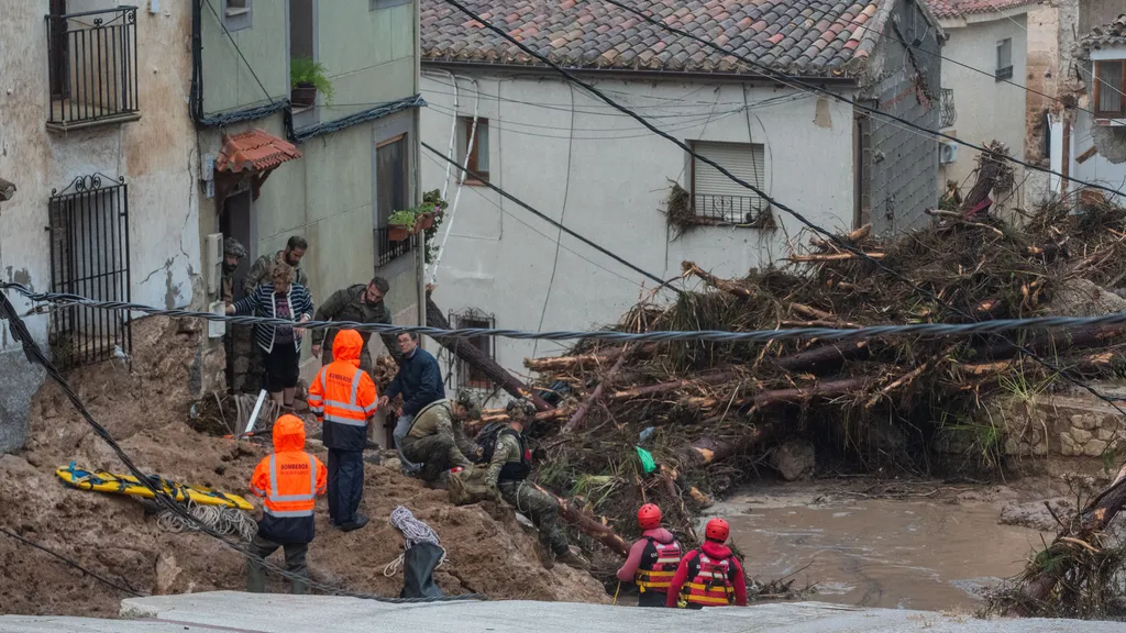 trabajos-contra-reloj-en-medio-del-drama-rescates-in-extremis-en-letur-albacete_e526