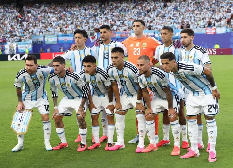 la-formacion-que-debuto-goleando-argelia-el-debut-tendra-una-sola-variante