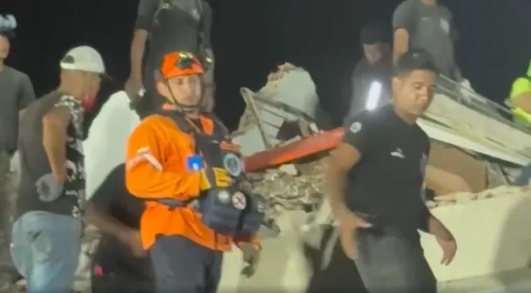 la-guaira-venezuela-rescate-milagro-dos-personas