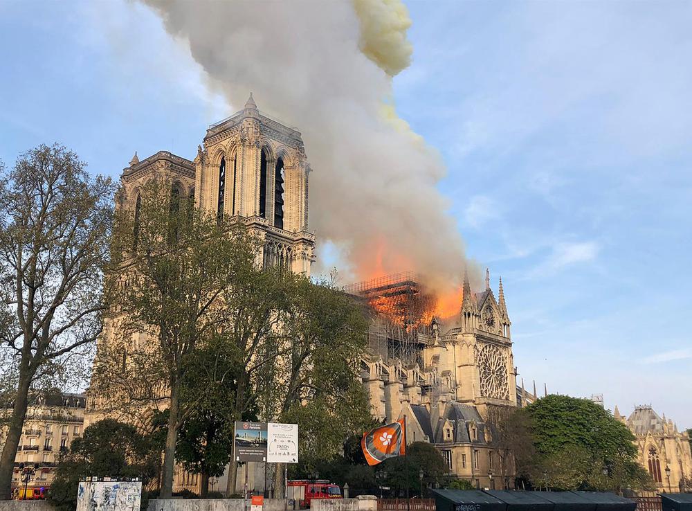 Incendio-catedral-de-Notre-Dame-Paris-Francia-10